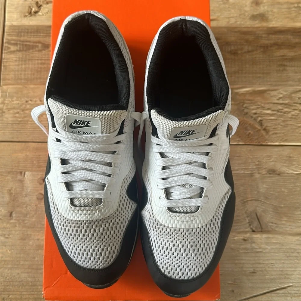Nike Men’s Athletic Shoes White and Black Air Max Style